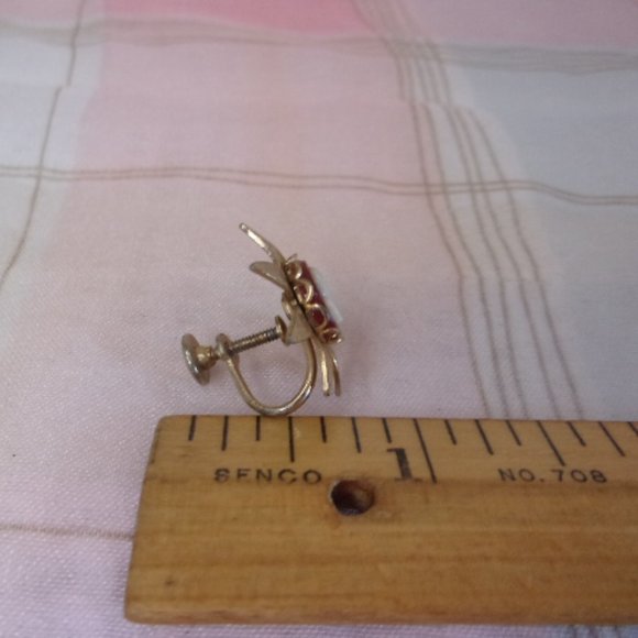 Resin Cameo Star Flower Screw Back Earrings - Picture 7 of 7